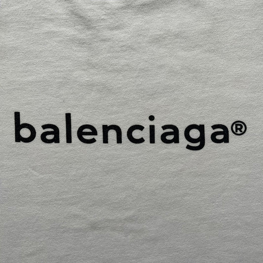 Balenciaga white copyright tee from the Autumn/Winter 2020 collection, crafted in Portugal from premium cotton. Featuring the house’s minimalist design, it’s finished with simple black “Balenciaga” text and a copyright logo on the chest. A clean and high-quality essential.