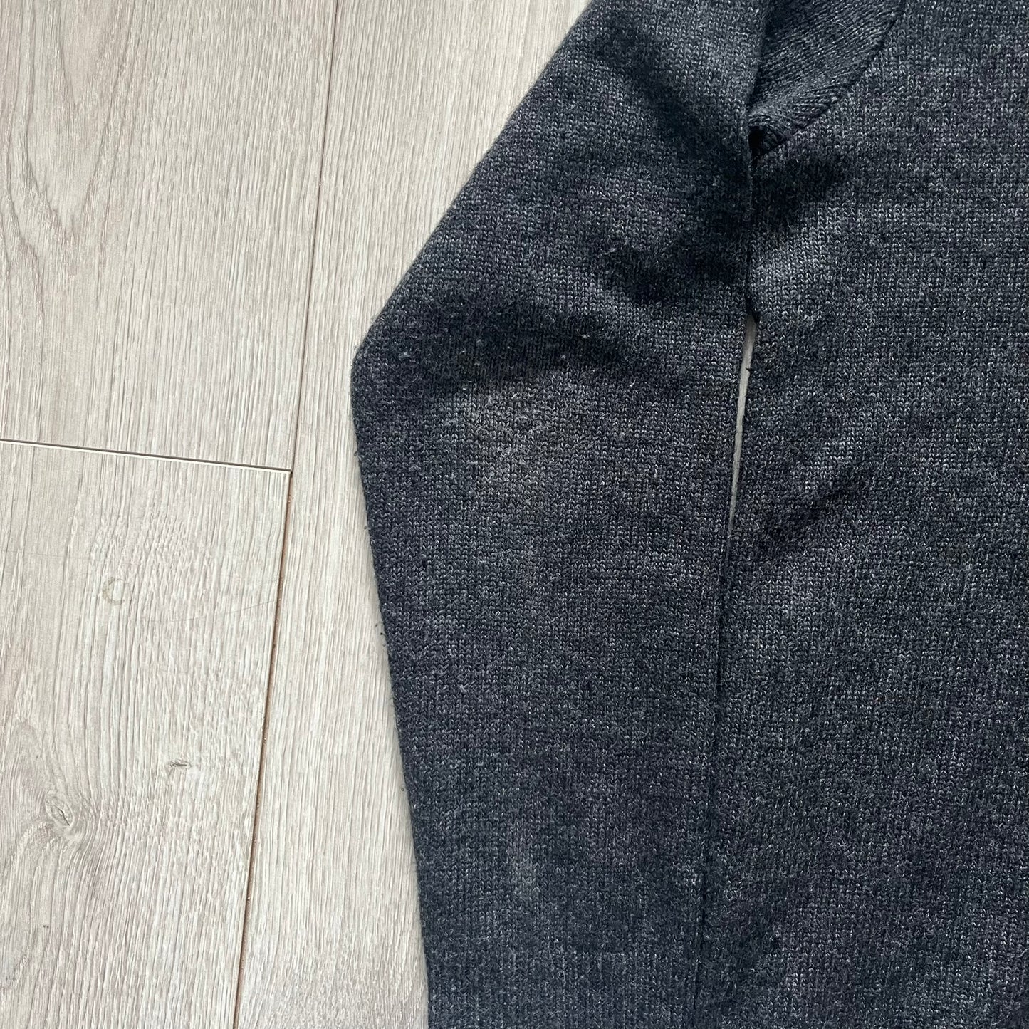 The Carhartt WIP Allen Sweater blends function and refinement in a dark gray wool–nylon knit. Midweight with ribbed details at the neck, cuffs, and hem, it ensures warmth and flexibility. A classic, durable knit that captures the minimal craftsmanship of Carhartt WIP.