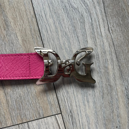 Dolce & Gabbana 2008 Butterfly Buckle Pink Leather Belt from the AW2008 collection. Crafted from smooth pink leather with visible edge stitching, this belt features a big silver-tone D&G logo buckle shaped in a butterfly-style form. The buckle has a polished metal finish, while the belt itself is made from 100% leather and retains a clean, structured profile. An original seasonal accessory from Dolce & Gabbana’s AW2008 season.