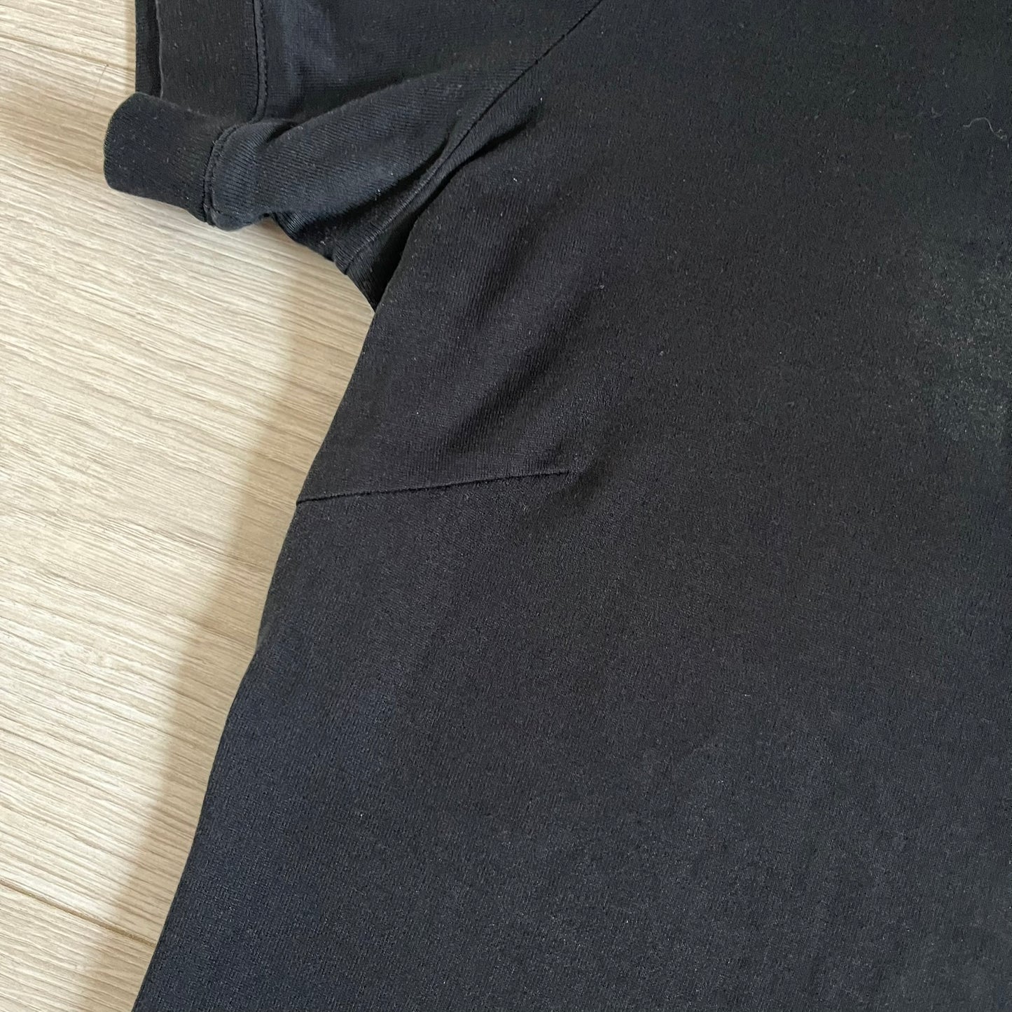 This Dolce & Gabbana James Dean Black Tee features a premium Italian-made cotton construction with a front portrait of James. The design includes pretty big white/grey “James Dean” text across the upper back. The t-shirt celebrates the lasting influence of James Dean, a defining figure of mid-century cinema.