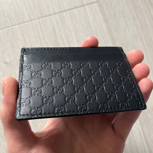 Gucci Microguccissima Black Cardholder crafted in Italy from premium black calf leather with the iconic Microguccissima pattern. Features five card slots, including a central compartment for bills or additional cards. Compact and refined, this Gucci leather card case combines durability with timeless design.