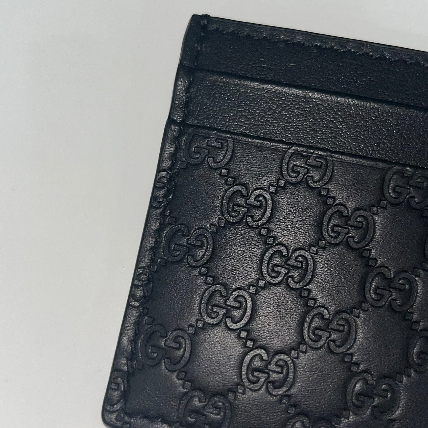 Gucci Microguccissima Black Cardholder crafted in Italy from premium black calf leather with the iconic Microguccissima pattern. Features five card slots, including a central compartment for bills or additional cards. Compact and refined, this Gucci leather card case combines durability with timeless design.