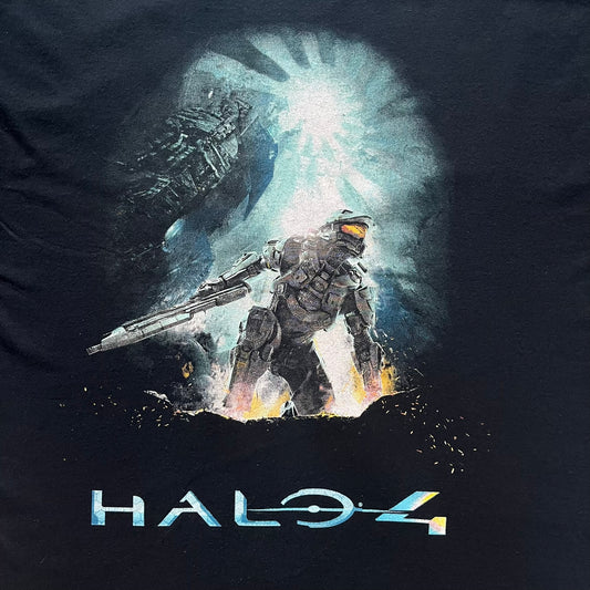 Halo 4 cover tee from 2012, printed on black Gildan heavy cotton. Features the iconic game cover artwork with Master Chief and beautiful Halo 4 text underneath. A collectible piece for Xbox and Halo fans.