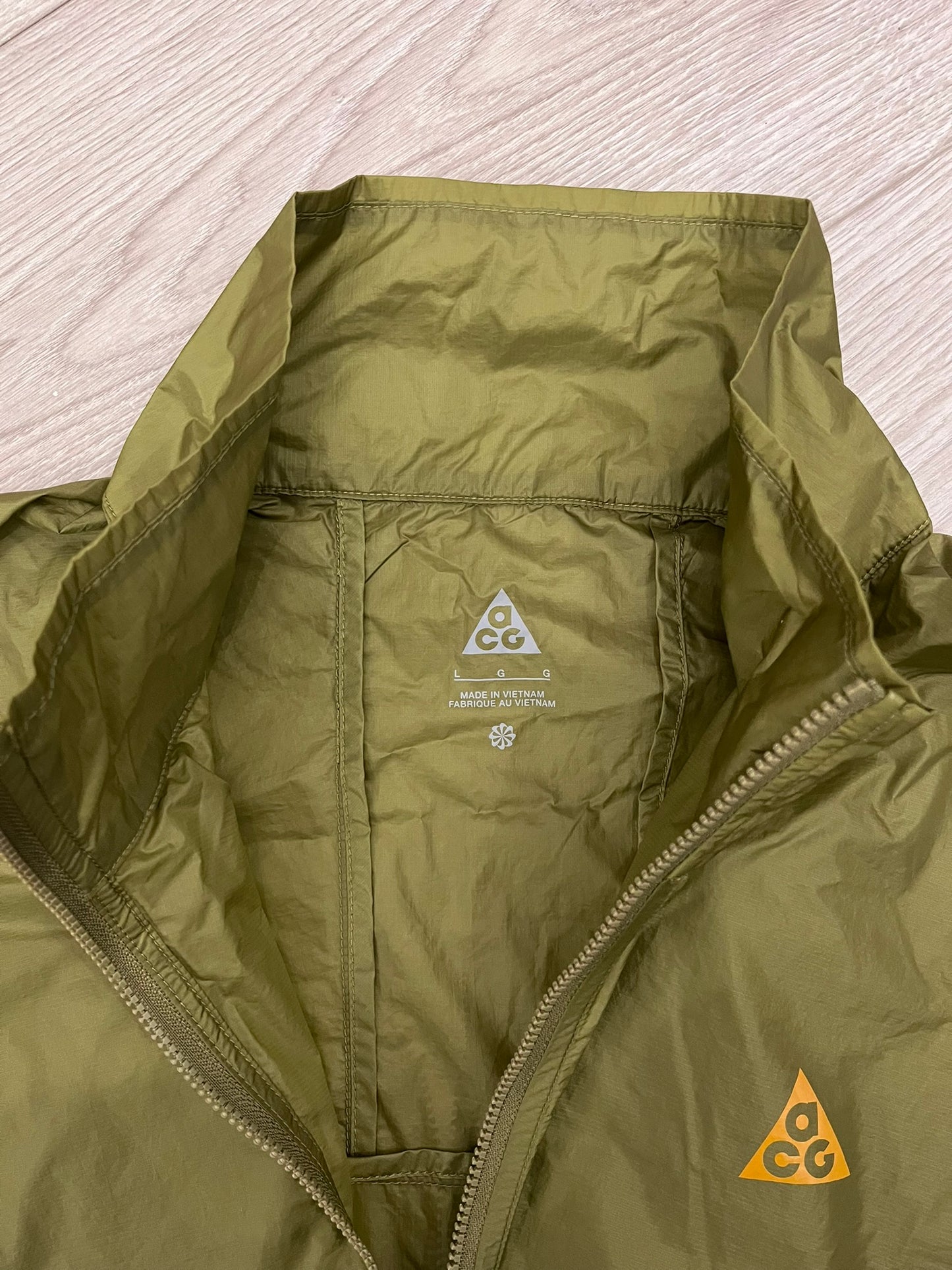 nike acg windshell cindercone windbreaker olive