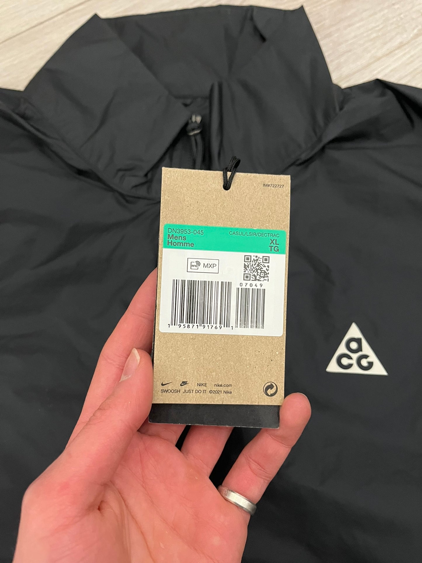 nike acg windshell cindercone windbreaker black