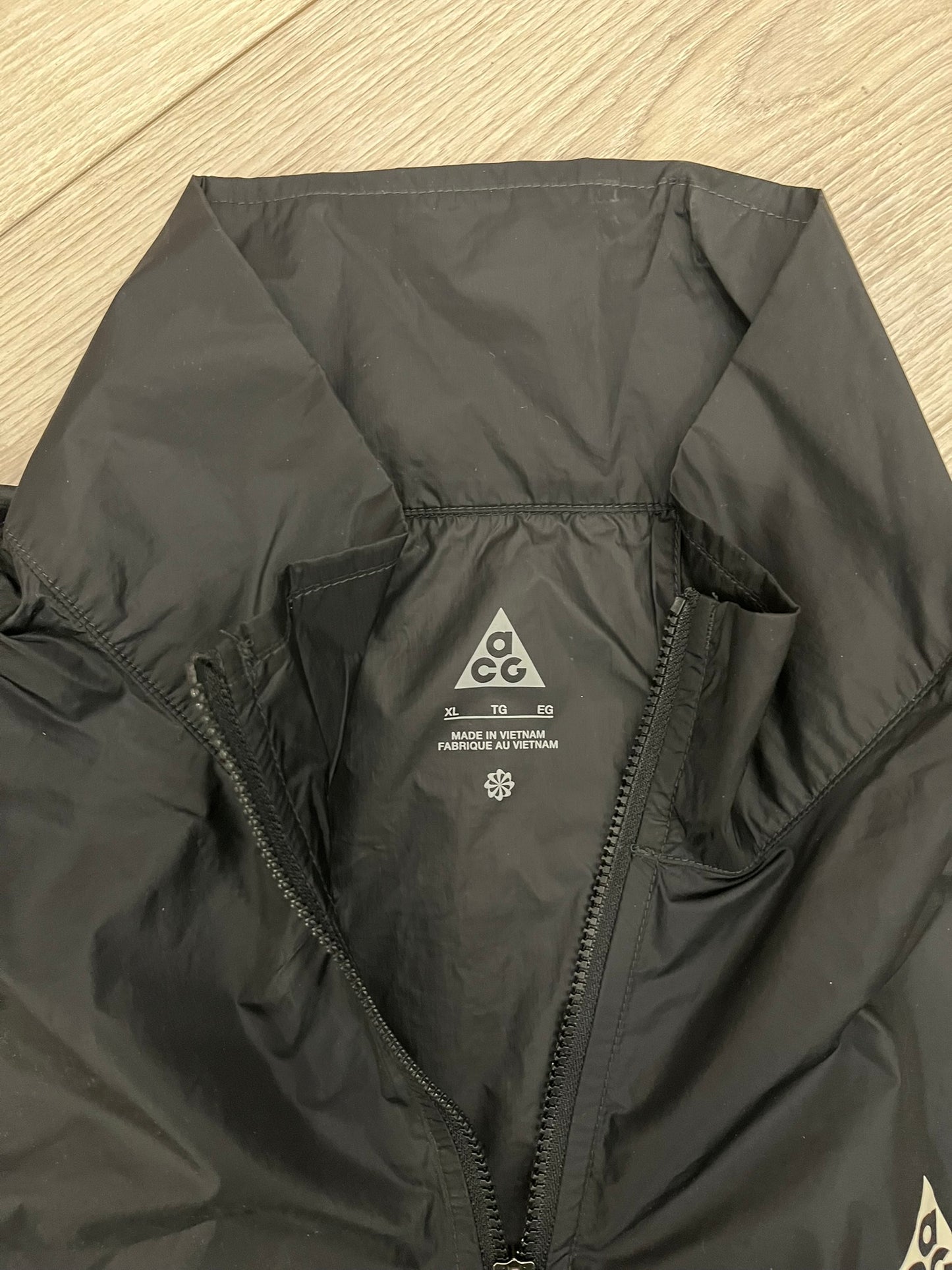 nike acg windshell cindercone windbreaker black