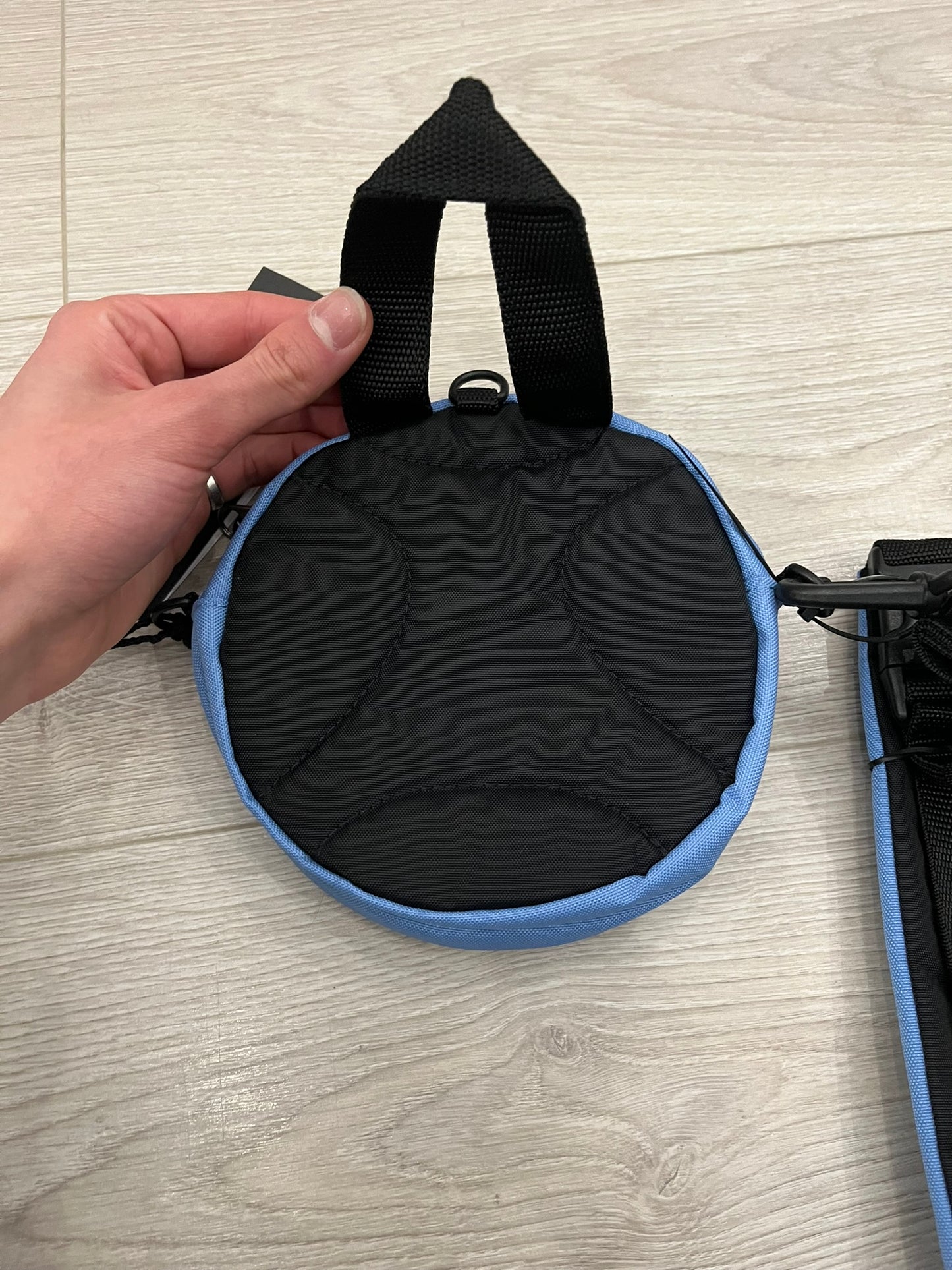 eastpak circle shoulder bag