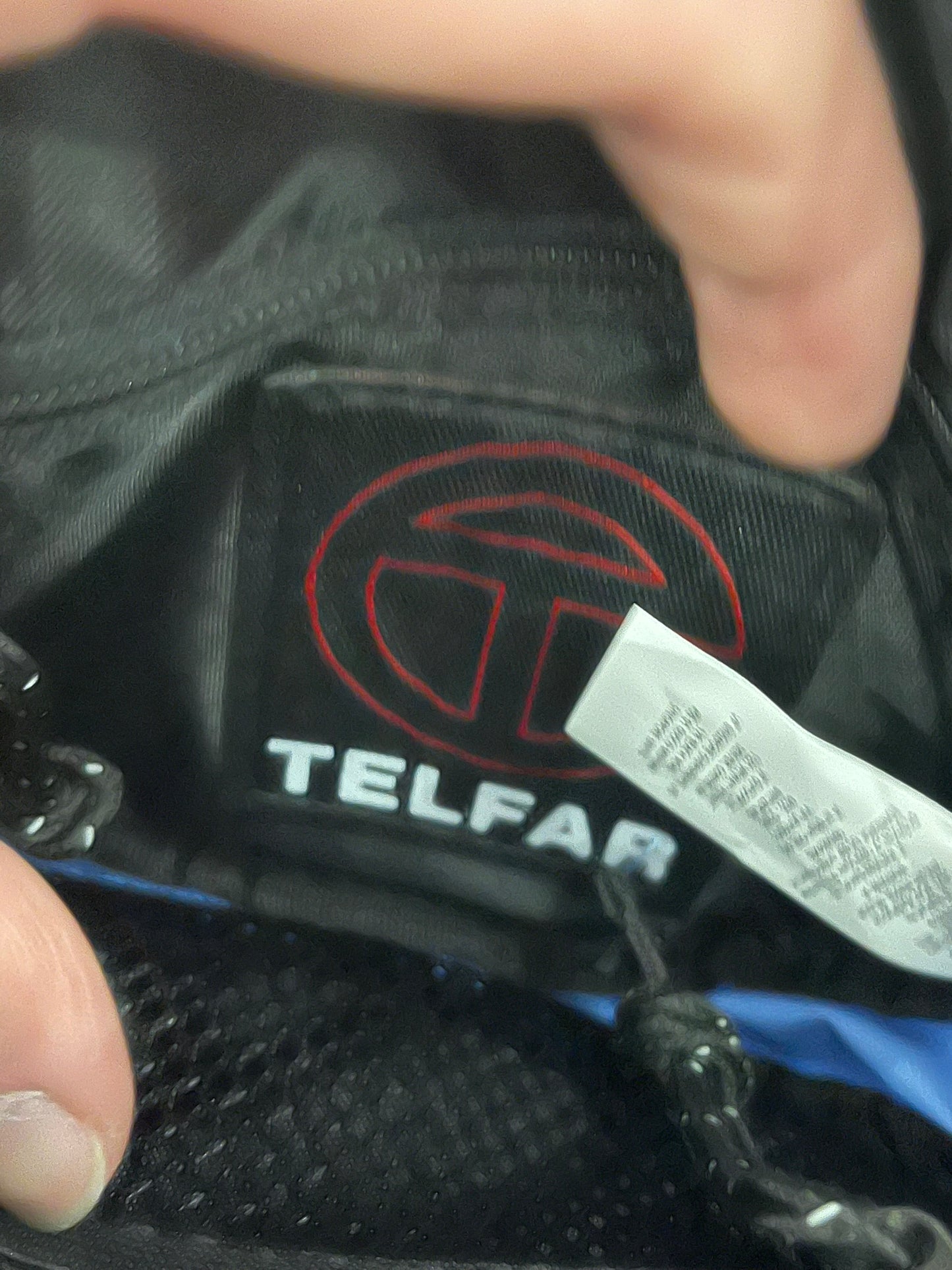 eastpak circle shoulder bag