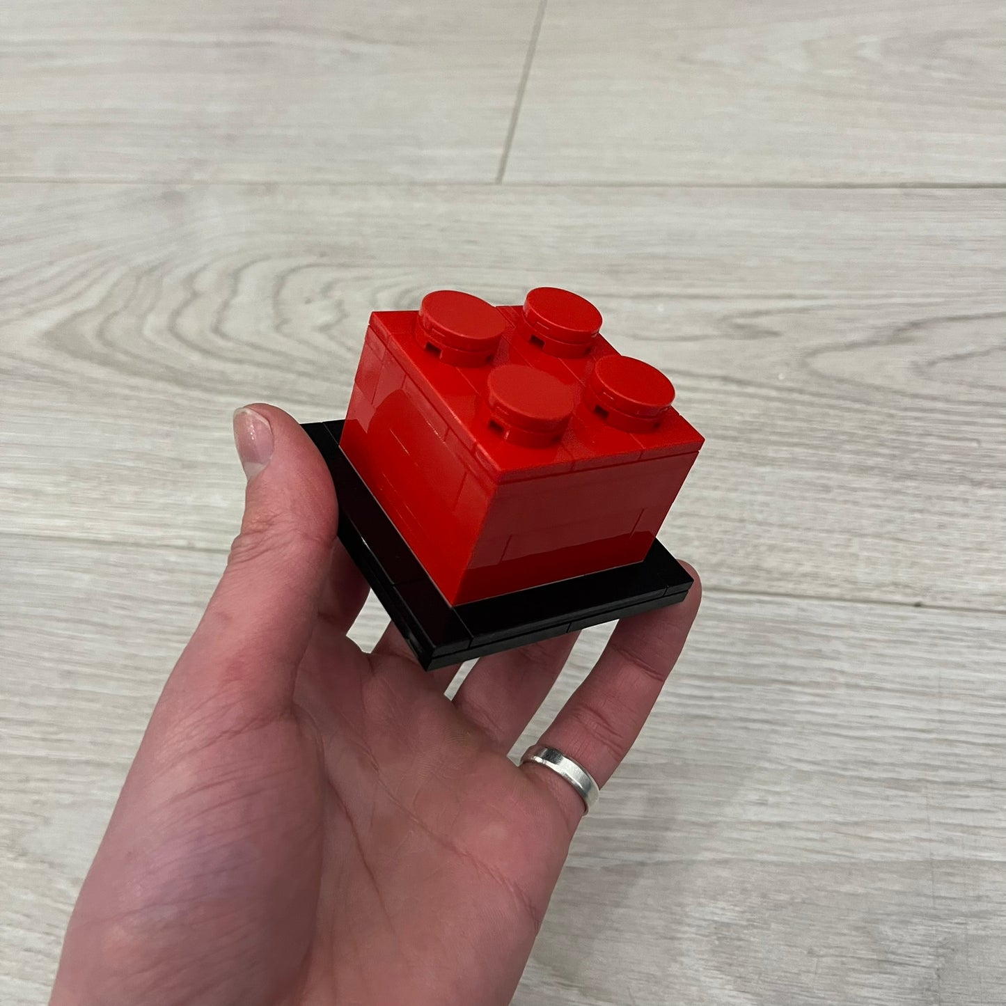 lego 2x2 red brick m&t