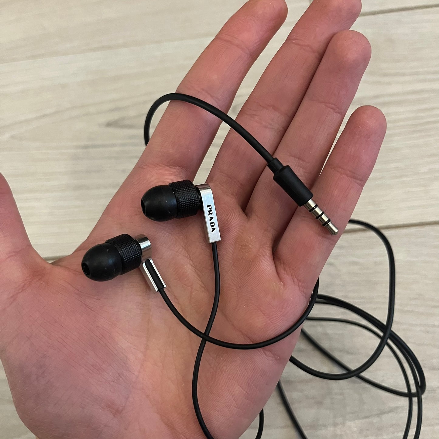 lg prada earphones
