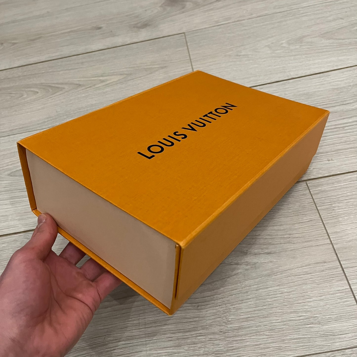 louis vuitton city guide books