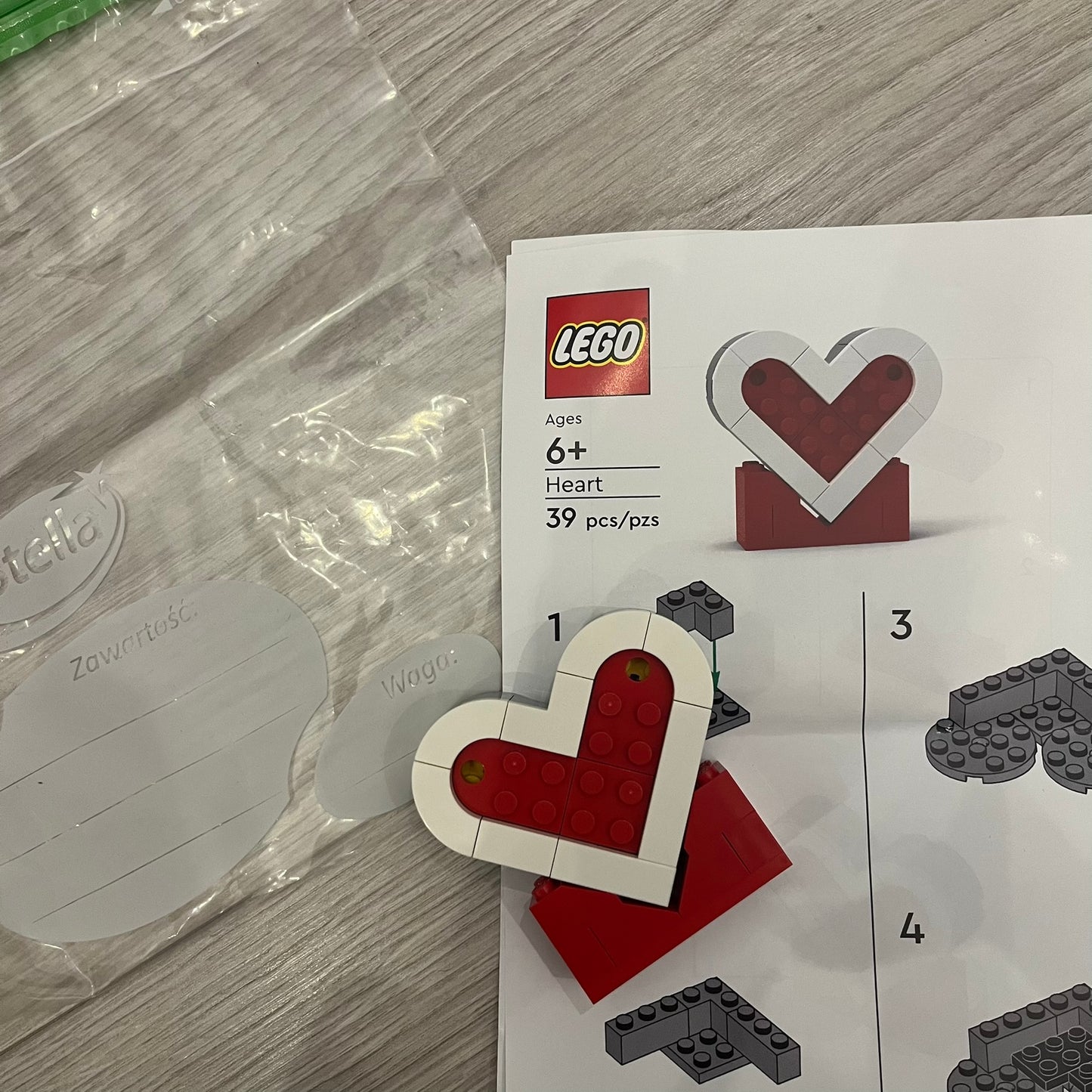 lego heart on a stand m&t