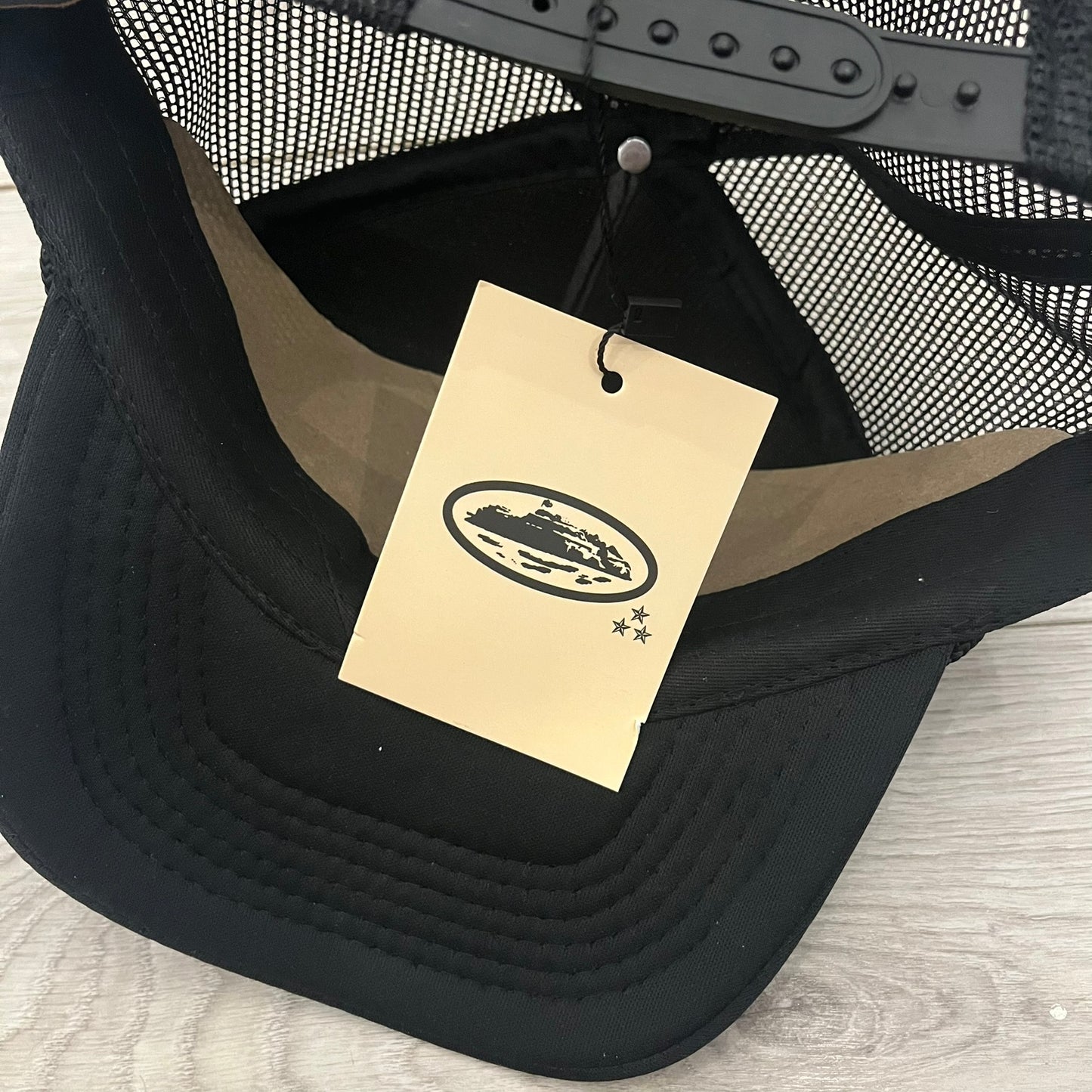 corteiz alcatraz trucker hat black