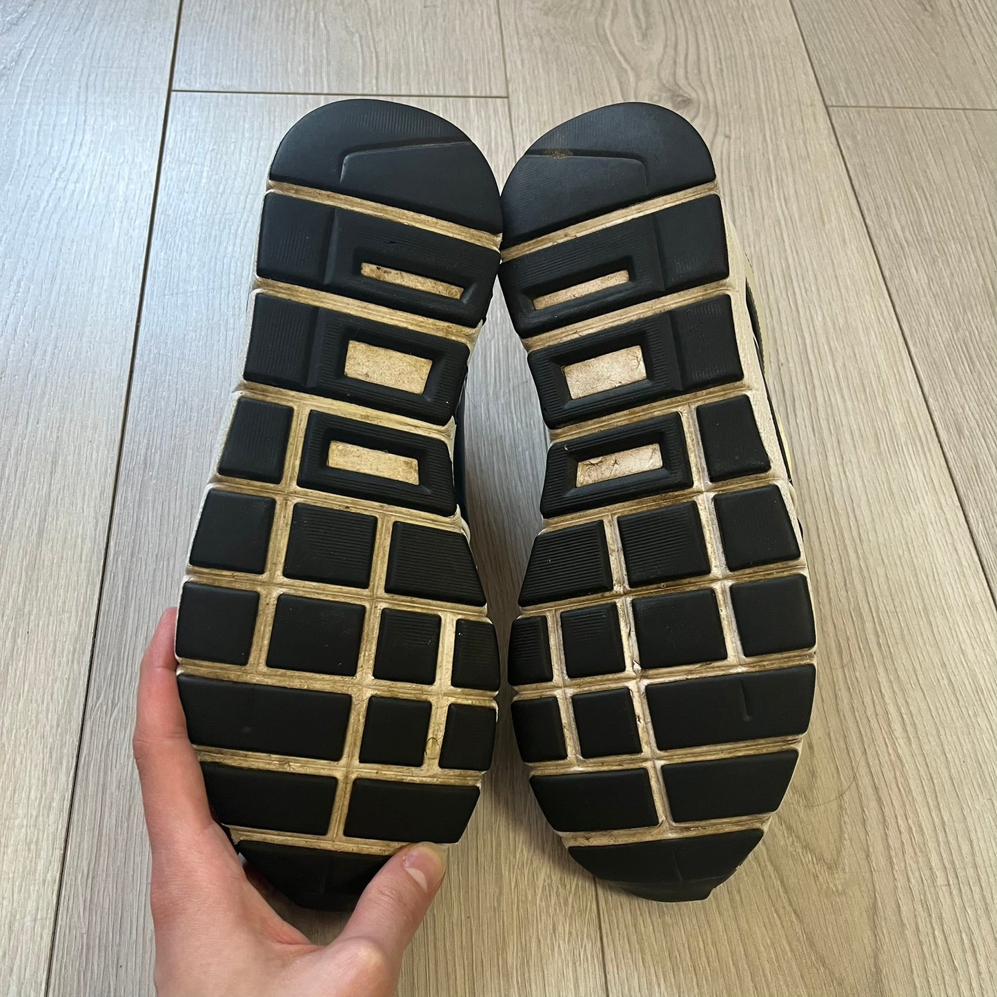 gucci interlocking gg low top sneakers