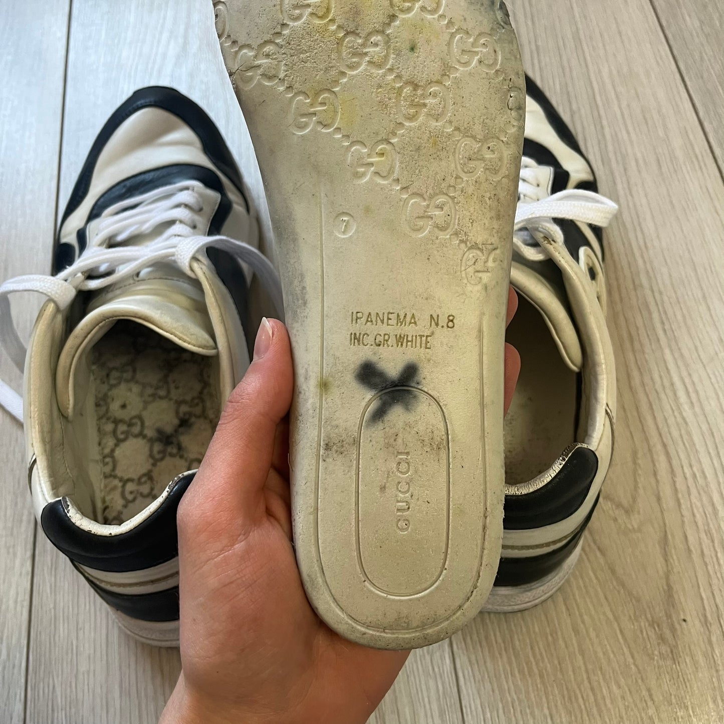gucci interlocking gg low top sneakers