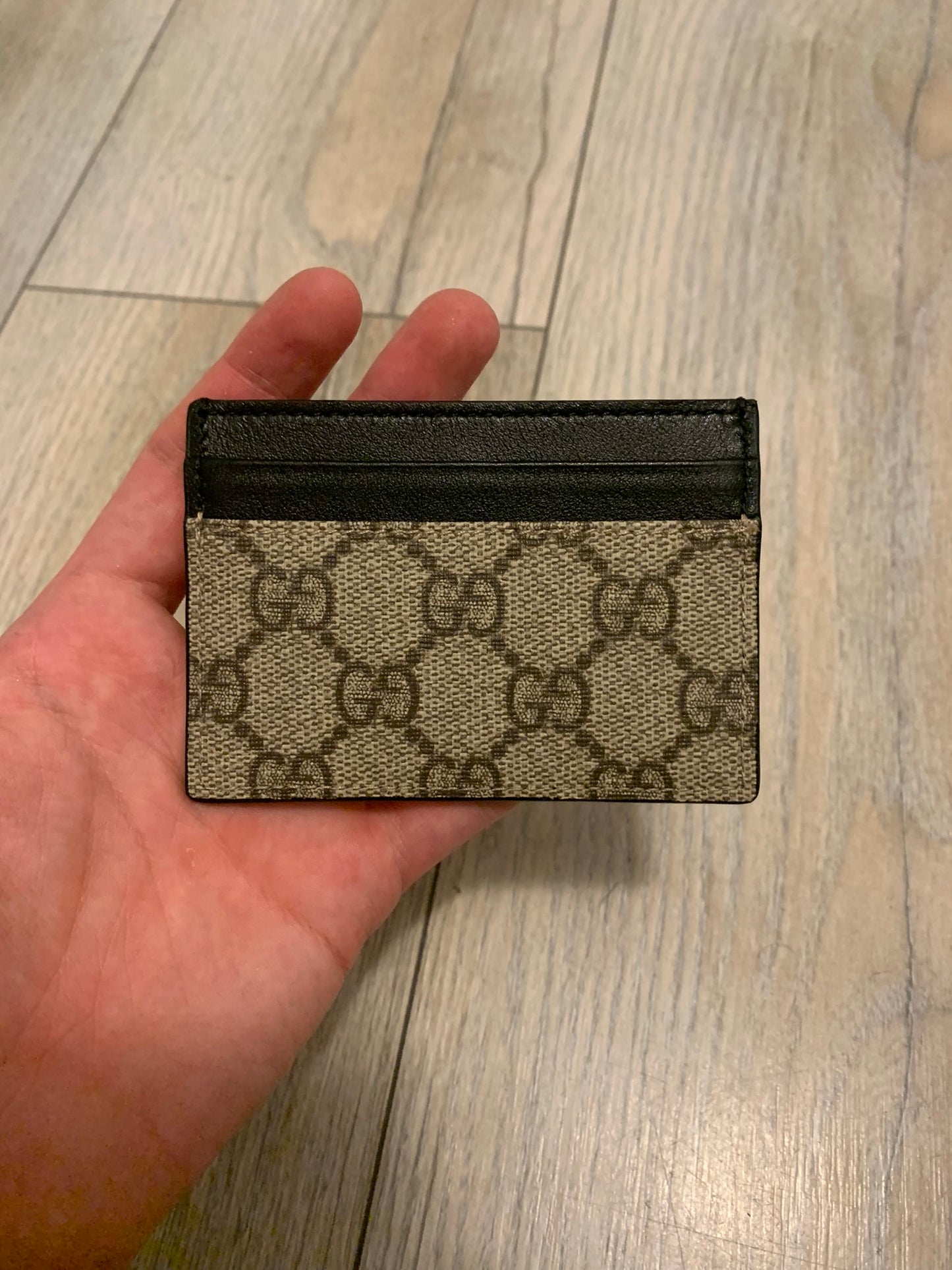 gucci gg supreme canvas cardholder