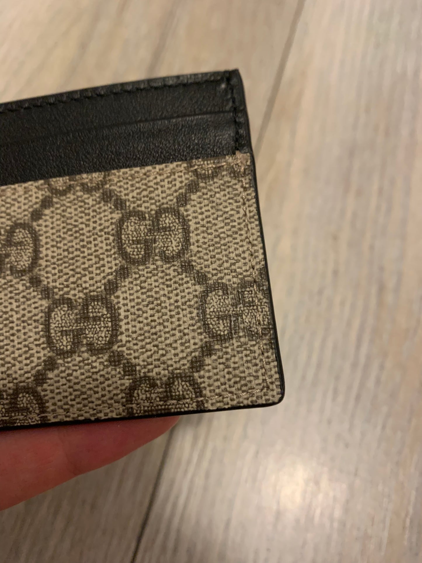gucci gg supreme canvas cardholder