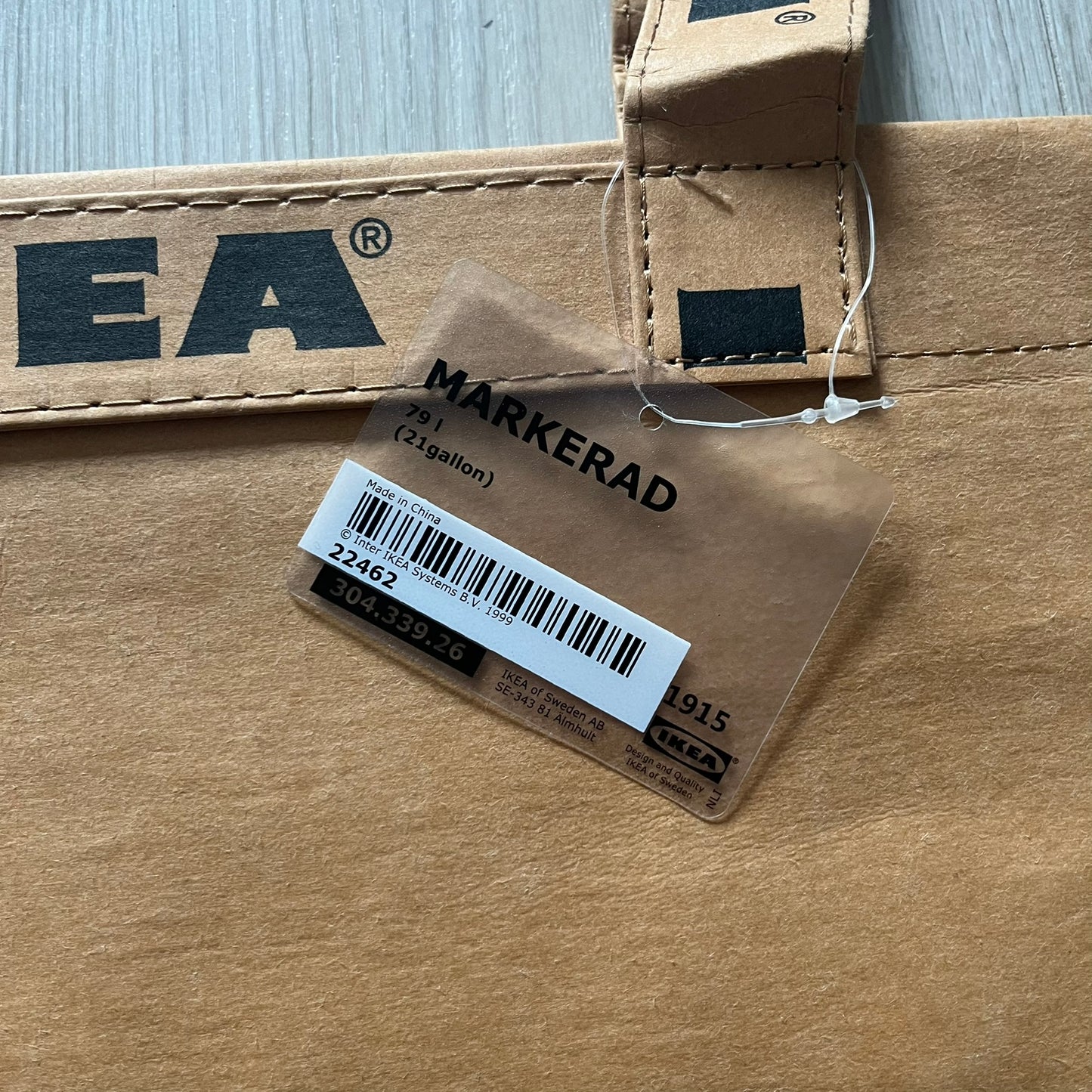 Ikea x Virgil Abloh Markerad "Sculpture" Carrier Bag from FW19 reimagines the iconic blue Frakta tote in reinforced brown paper. Embellished with Abloh’s signature quotation marks, the “SCULPTURE” print transforms a utilitarian object into conceptual design. A collectible symbol of functional art and everyday irony.