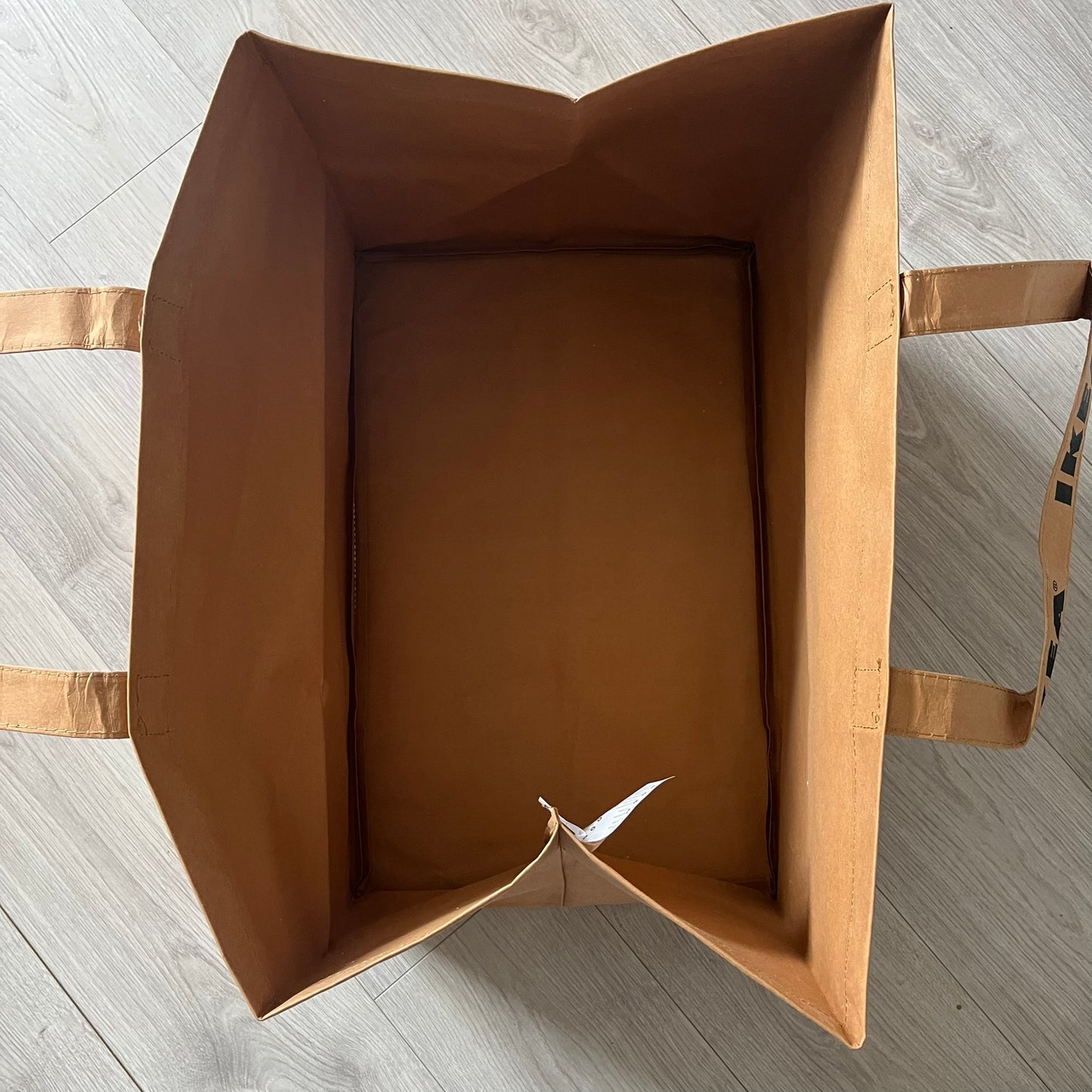 Ikea x Virgil Abloh Markerad "Sculpture" Carrier Bag from FW19 reimagines the iconic blue Frakta tote in reinforced brown paper. Embellished with Abloh’s signature quotation marks, the “SCULPTURE” print transforms a utilitarian object into conceptual design. A collectible symbol of functional art and everyday irony.
