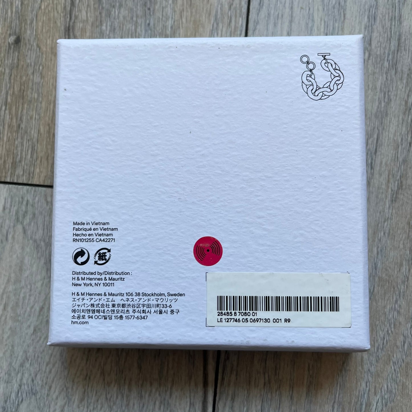 Moschino x H&M 2018 Gold Bracelet is a chunky chain bracelet released as part of the Moschino x H&M collaboration designed by Jeremy Scott. The bracelet features oversized O-shaped links in a gold-tone finish and a T-bar clasp closure. Produced for the 2018 capsule collection and made in Vietnam, it comes with the original white H&MOSCHINO box.