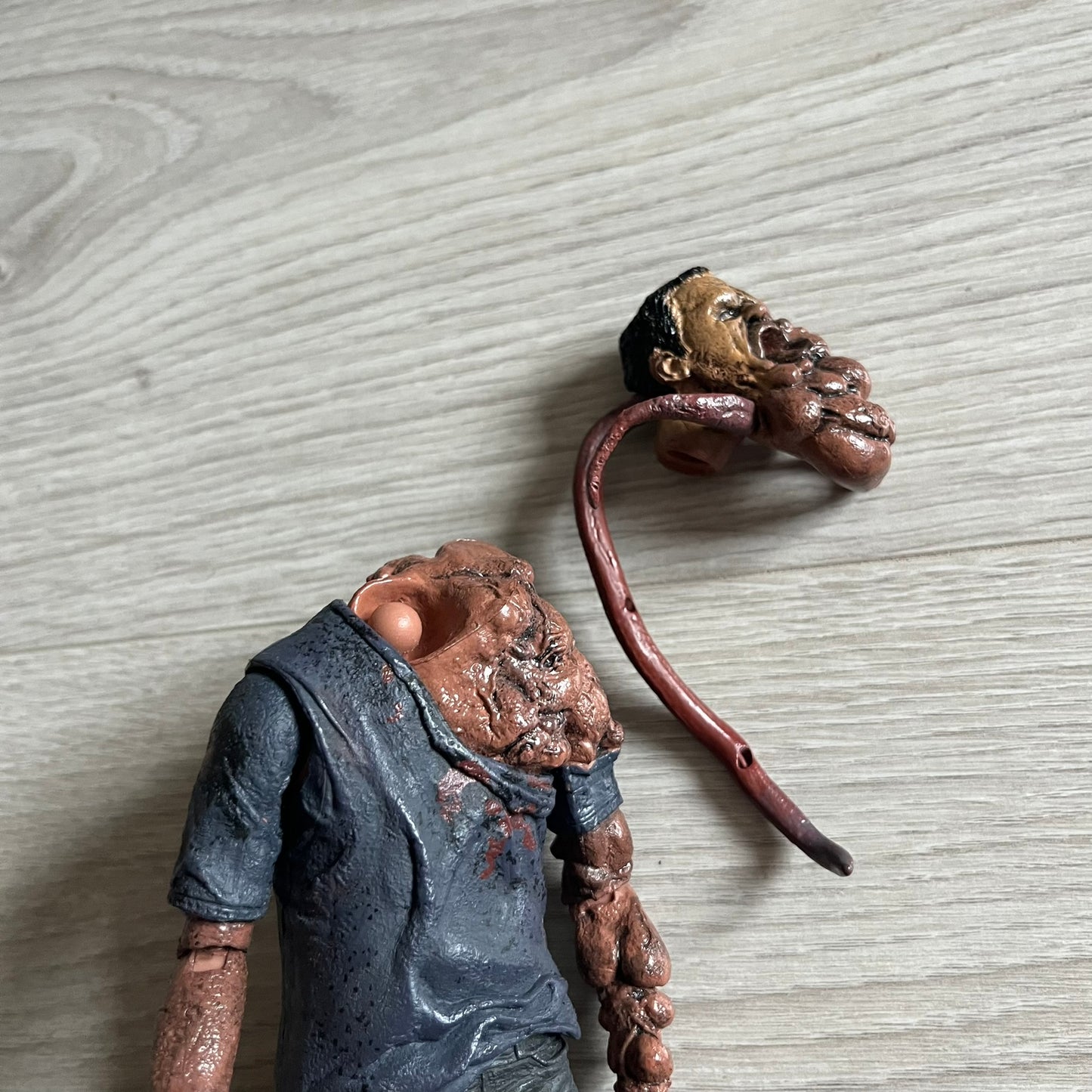 NECA Left 4 Dead Smoker Action Figure released in September 2012, based on the iconic zombie from Valve’s hit game L4D. Standing at 7-inch (1/12 scale), this plastic figure features detailed sculpting, articulation, and originally included a bendable tongue for dynamic posing (missing in this piece).
