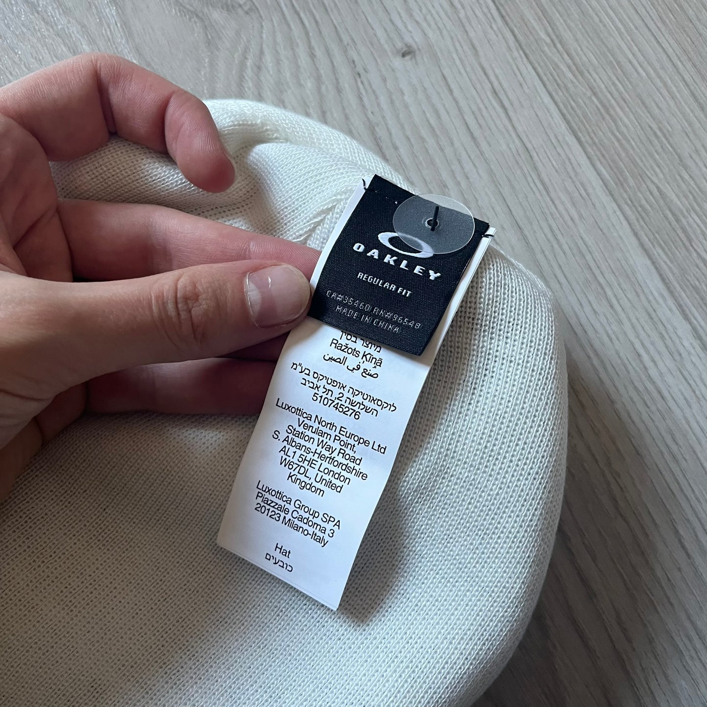 Oakley Ellipse Beanie Gray crafted from soft 100% acrylic fabric with a reversible two-sided build. Includes Oakley’s signature Center white ellipse logo on the front. Designed for casual wear and outdoor performance with reliable warmth and fit.