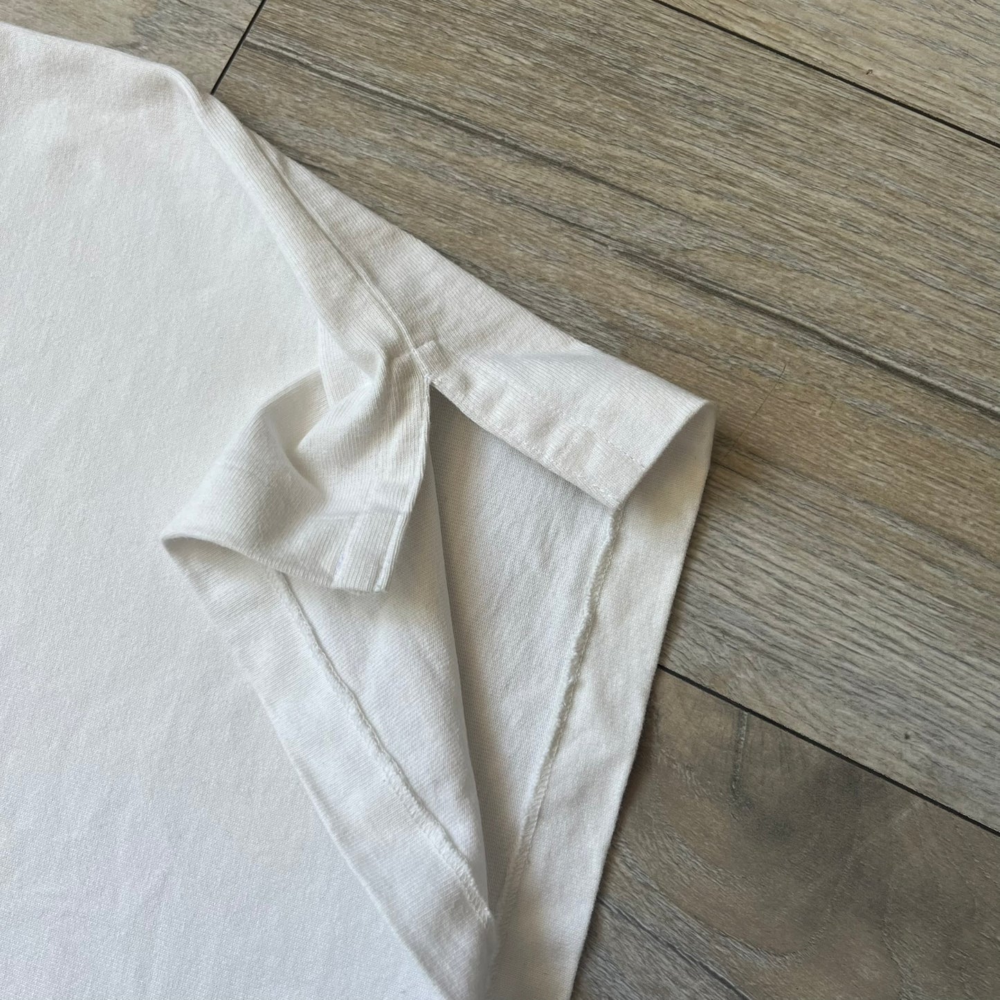 Polo Ralph Lauren “Skull & Crossbone” Rugby Polo is a white short-sleeve polo made from 100% cotton. It features a black contrasting rugby-style collar and a three-button placket. On the chest is a black embroidered skull and crossbones design with “1923” below it and “R.L.F.C” above. The design includes a split hem and embroidered detailing on the front.