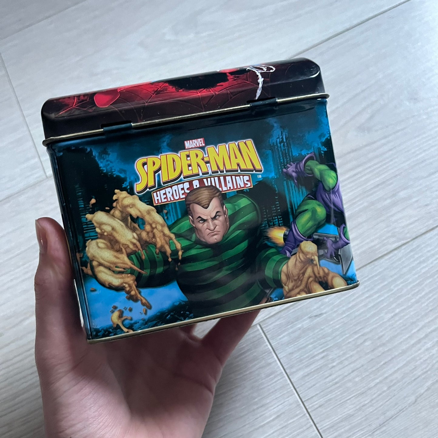 Spider-Man Heroes & Villains 2008 Card Set includes 71 standard cards and 12 foil cards, stored in a collectible metal box. Originally sold with the Spider-Man Heroes & Villains Collection magazine, these cards can be collected or used to play multiple official games.