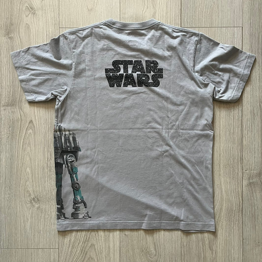 Gray t-shirt with 'Star Wars' logo and robot graphic on a wooden surface