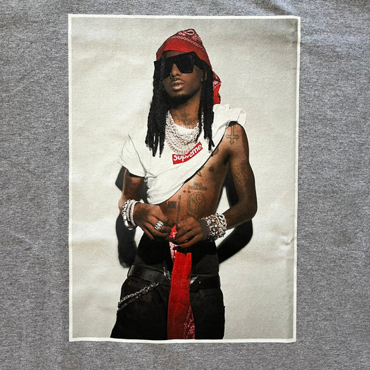 Supreme Playboi Carti photo tee in Heather Gray from the FW25 collection, featuring a large front print of the influential rapper. Crafted from soft cotton, it merges Supreme’s iconic photo tee format with Carti’s distinct cultural presence.