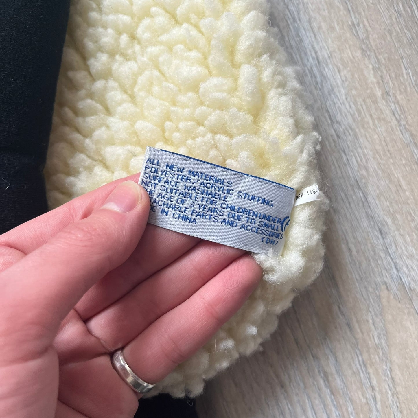 Wallace & Gromit “Shaun The Sheep” 1990’s Backpack is a character-shaped backpack designed as Shaun the Sheep with black shoulder straps running from the bottom to the top of the body. The arms, legs, and ears are movable, and the face features plastic eyes. It includes a Wallace & Gromit paper tag, a material tag, and one large main storage compartment, dating to the late 1980s-1990s production period.