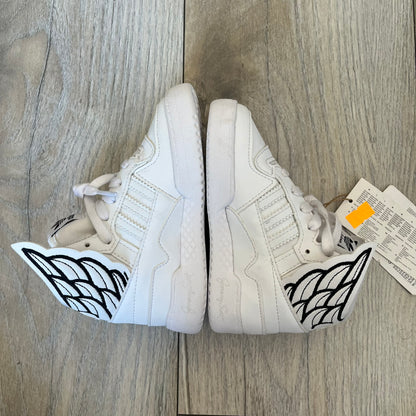 Adidas x Jeremy Scott Wings 4.0 Kids Sneakers were released on May 5, 2022. They feature white premium leather uppers with black Three Stripes, black heel tabs, and Jeremy Scott Wings branding. The high-top design includes a padded collar and tongue, along with a rubber herringbone outsole. One shoe is bigger than the other, making it primarily suitable as a display or collectible item.

