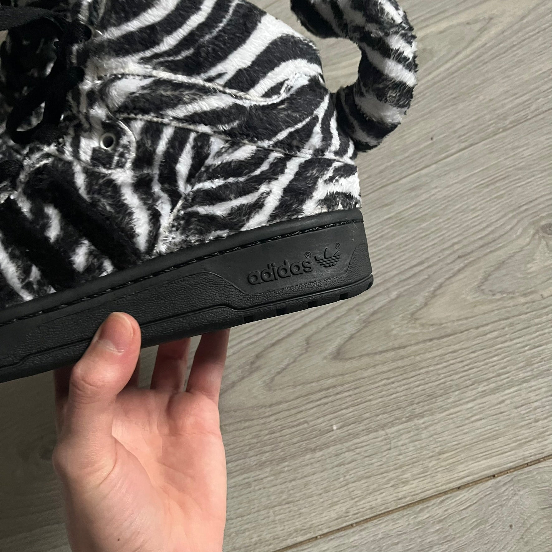 adidas gazelle silver green womens Adidas Jeremy Scott Zebra Black & White Sneakers – único13