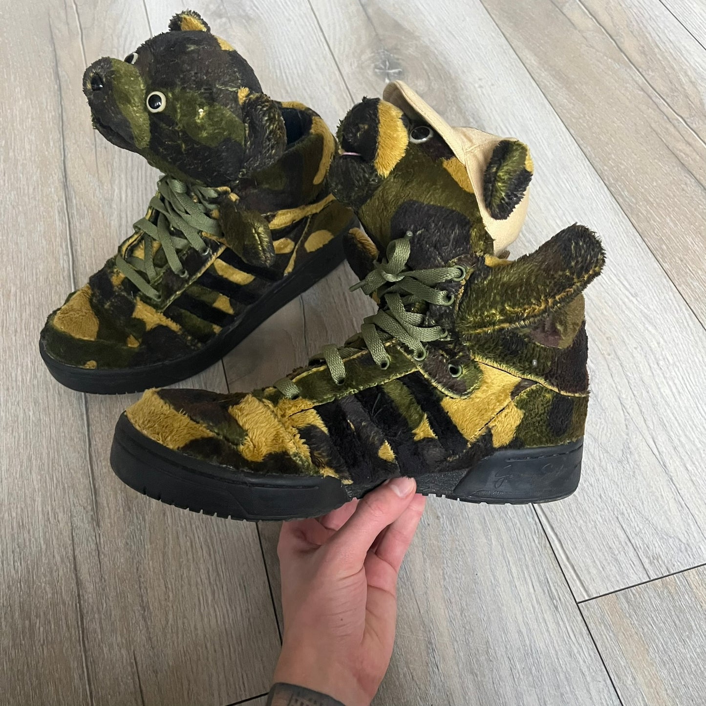 adidas gazelle silver green womens Adidas Jeremy Scott 'Camo Bear' Sneakers 43 1/3 eu – único13