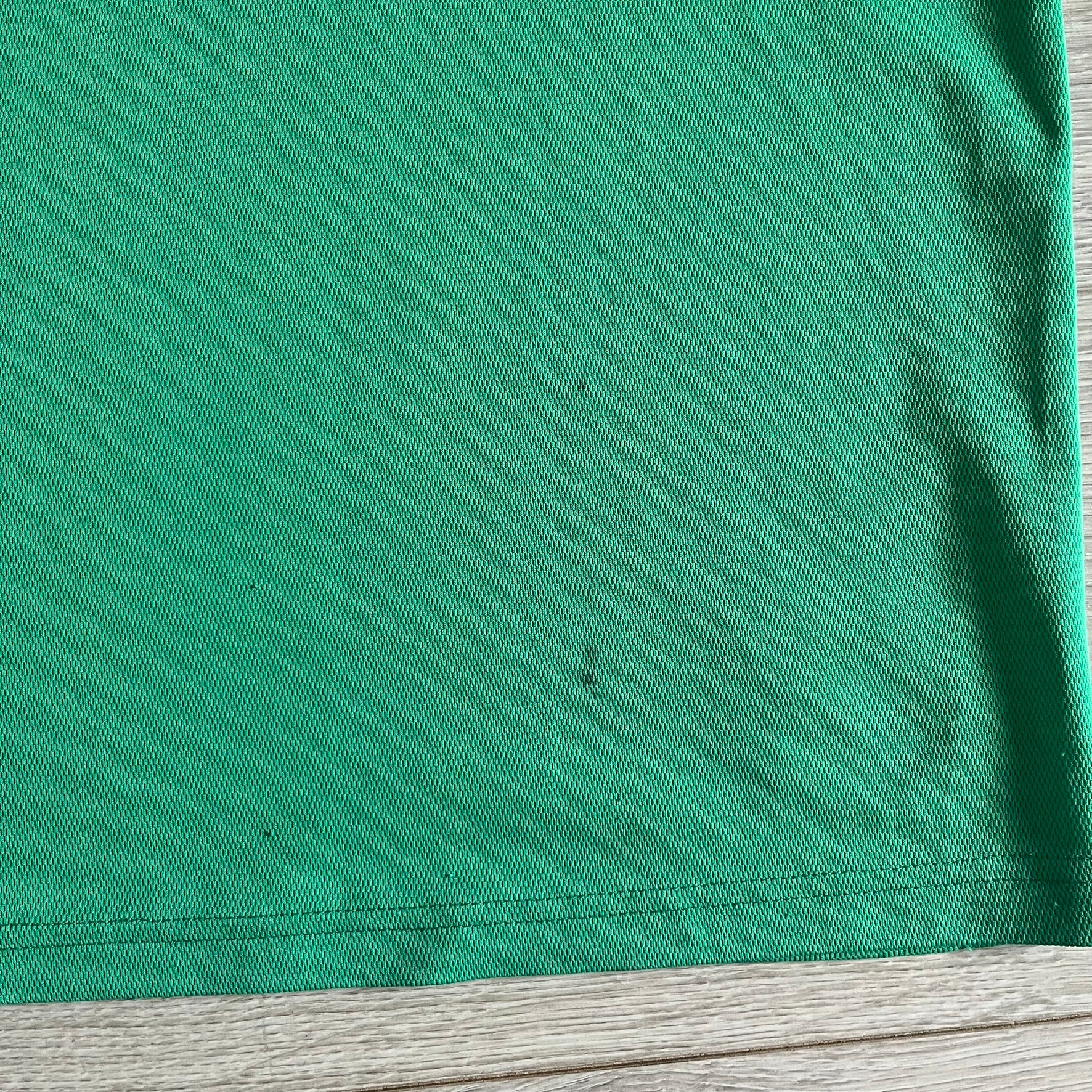 Adidas 2007-08 Mexico Powerade Limited Edition 3/4 Tee in green with red collar and white Adidas sleeve stripes. Features embroidered Adidas logo beneath the neck, Mexico crest on the heart, and a “Powerade Edición Especial” patch at the lower front. Extremely rare, issued only to select Coca-Cola store owners in Mexico.