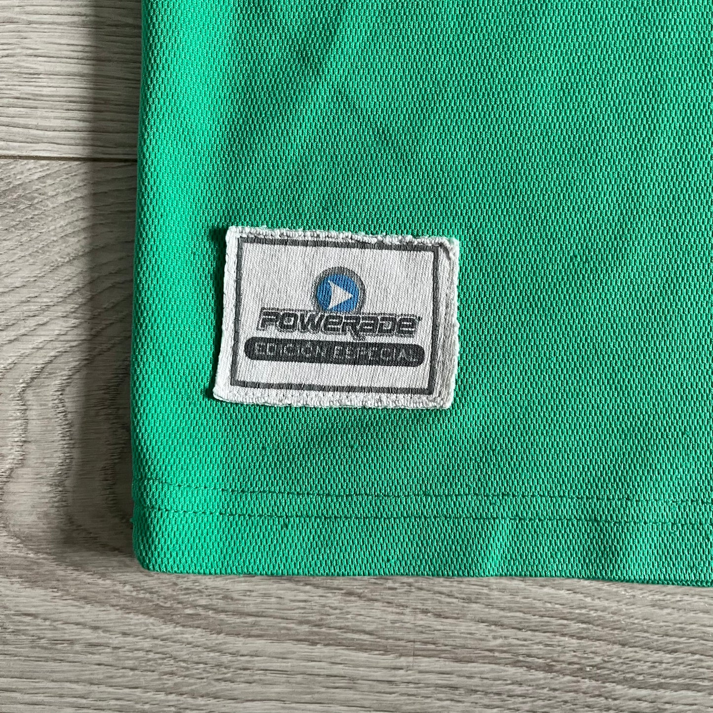 Adidas 2007-08 Mexico Powerade Limited Edition 3/4 Tee in green with red collar and white Adidas sleeve stripes. Features embroidered Adidas logo beneath the neck, Mexico crest on the heart, and a “Powerade Edición Especial” patch at the lower front. Extremely rare, issued only to select Coca-Cola store owners in Mexico.