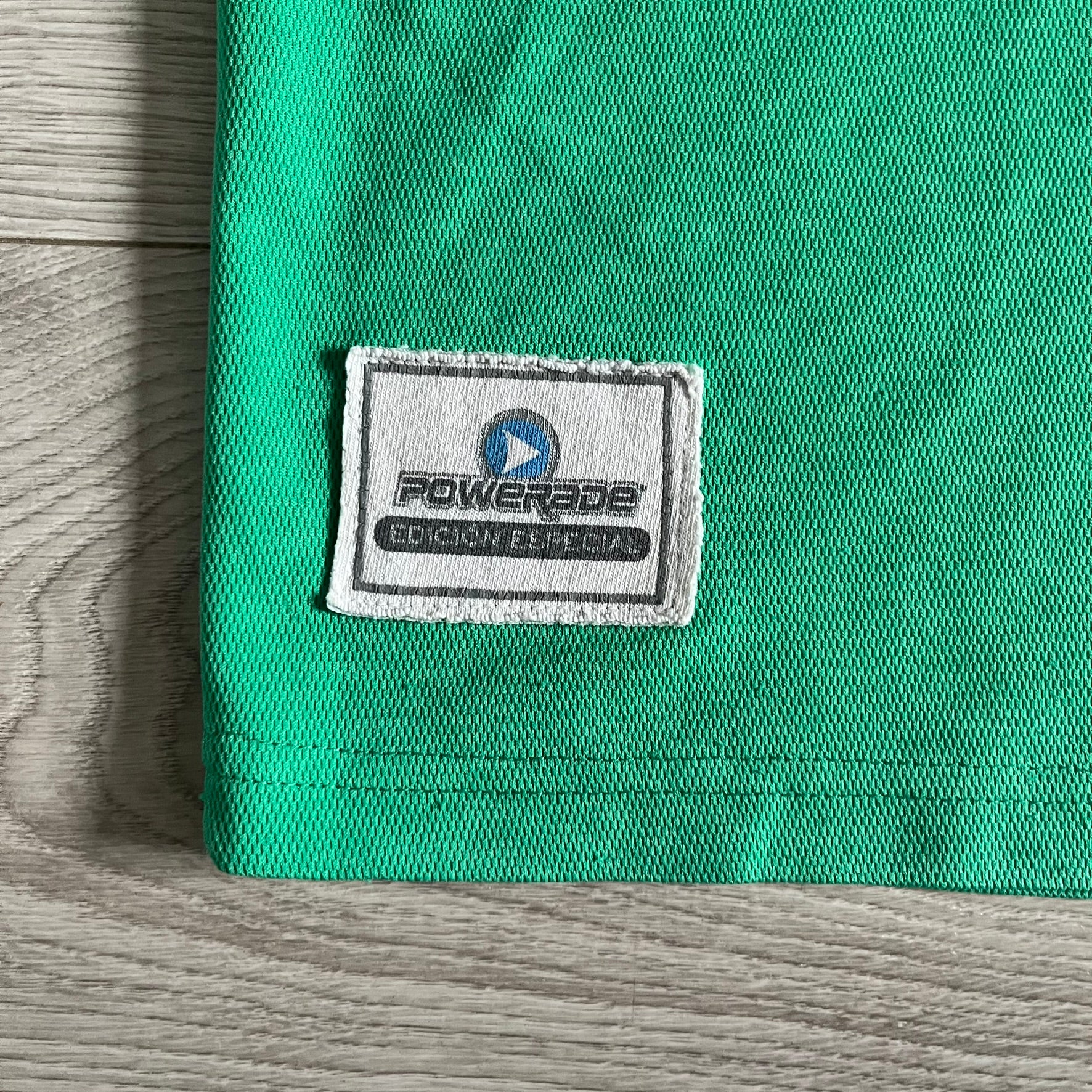 Adidas 2007-08 Mexico Powerade Limited Edition 3/4 Tee in green with red collar and white Adidas sleeve stripes. Features embroidered Adidas logo beneath the neck, Mexico crest on the heart, and a “Powerade Edición Especial” patch at the lower front. Extremely rare, issued only to select Coca-Cola store owners in Mexico.