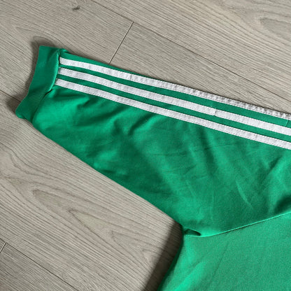 Adidas 2007-08 Mexico Powerade Limited Edition 3/4 Tee in green with red collar and white Adidas sleeve stripes. Features embroidered Adidas logo beneath the neck, Mexico crest on the heart, and a “Powerade Edición Especial” patch at the lower front. Extremely rare, issued only to select Coca-Cola store owners in Mexico.