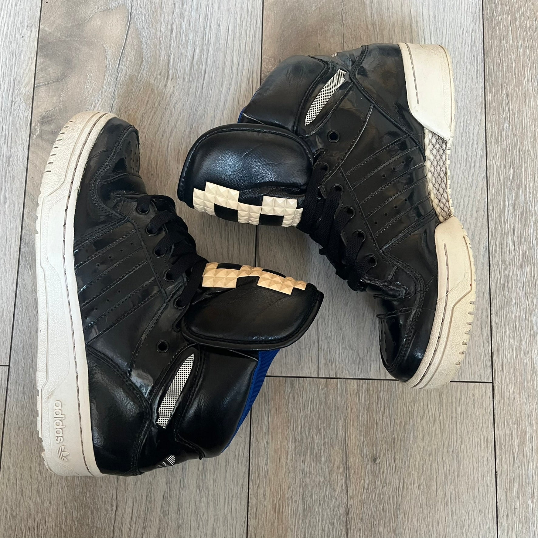 Adidas Originals 2013 M Attitude Logo Three Sneakers – único13