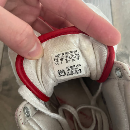 Adidas Originals Top Ten Hi Sleek Bow Sneakers are women’s high-top sneakers in University-Red and white leather. They feature a removable white bow on the tongue, white Adidas stripes, laces, and a white sole. Released under product number G61361, the sneakers include patent leather details for a polished finish.