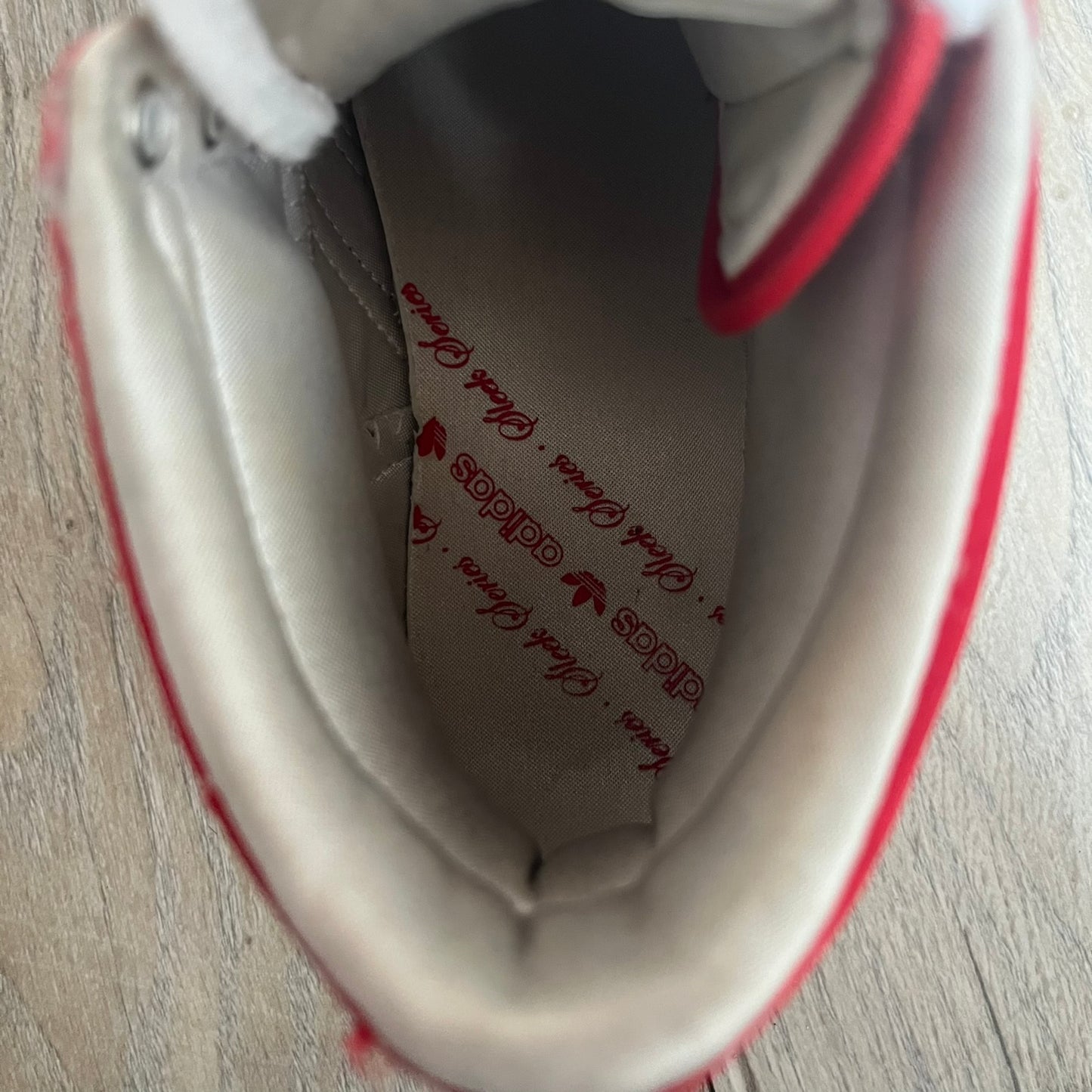 Adidas Originals Top Ten Hi Sleek Bow Sneakers are women’s high-top sneakers in University-Red and white leather. They feature a removable white bow on the tongue, white Adidas stripes, laces, and a white sole. Released under product number G61361, the sneakers include patent leather details for a polished finish.