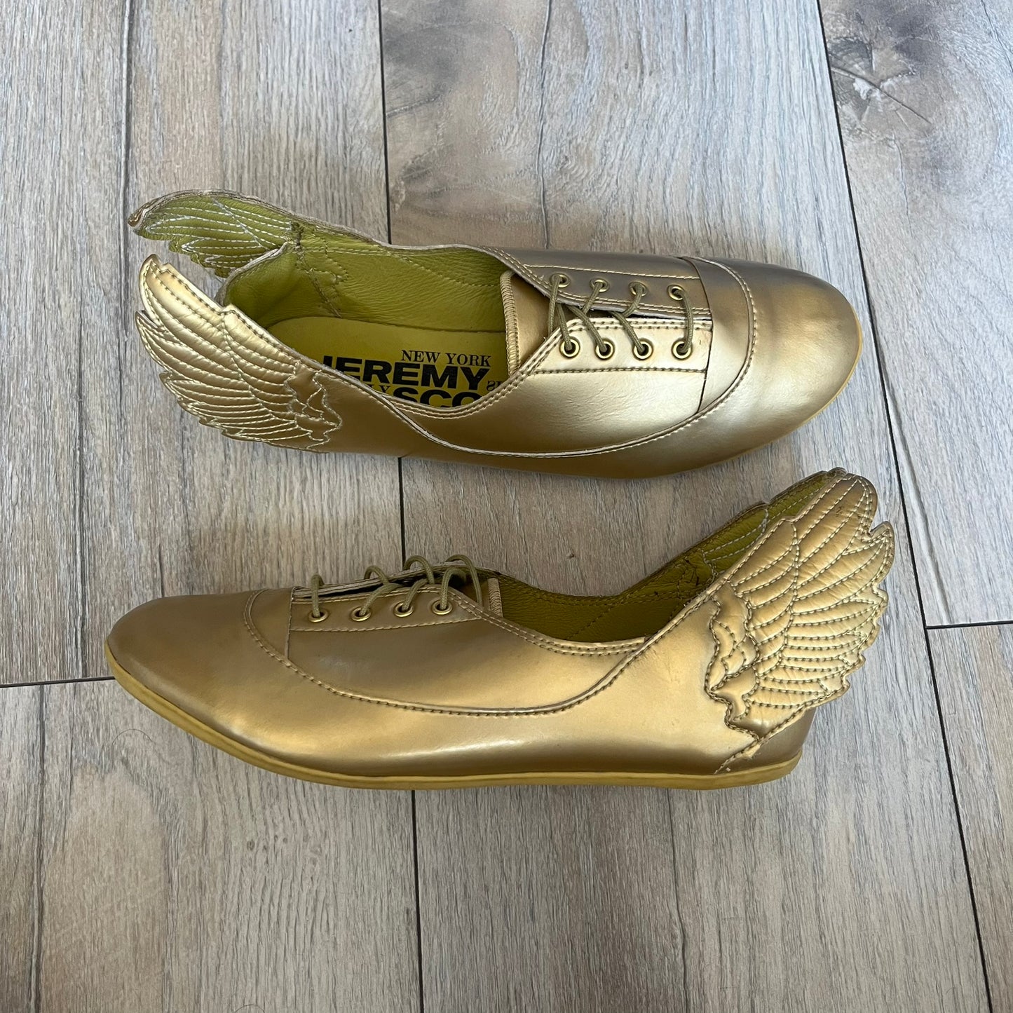 Adidas x Jeremy Scott 2011 Wings Gold Ballet Flats are a rare footwear design combining a classic ballet flat silhouette with Jeremy Scott’s signature wing motif. The shoes feature a fully metallic gold finish with visible stitching throughout the upper and wing construction. Small 3D wings extend from both sides of the heel area, creating the iconic Wings look in a streamlined form. Finished with a Trefoil Adidas logo on the back.