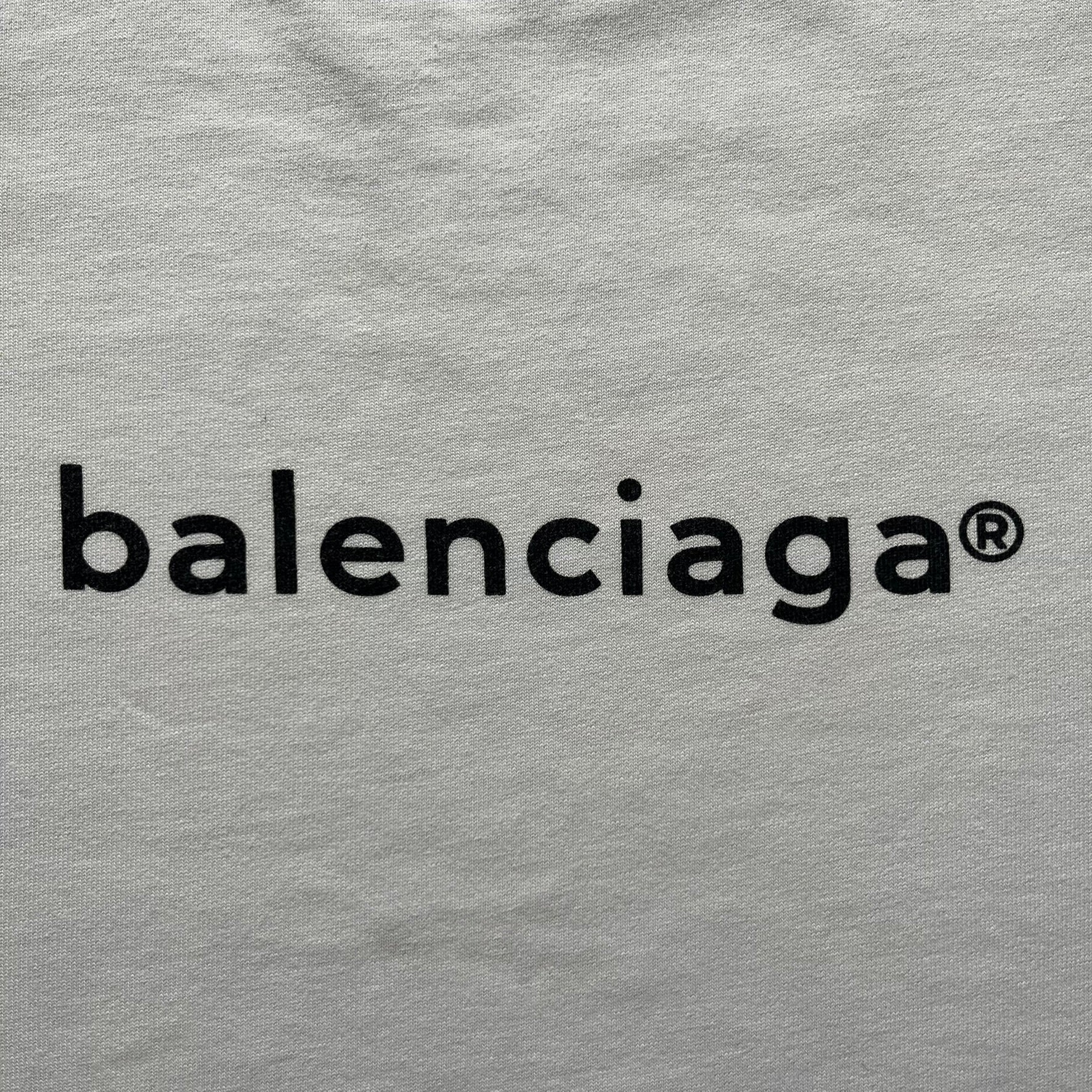 Balenciaga white copyright tee from the Autumn/Winter 2020 collection, crafted in Portugal from premium cotton. Featuring the house’s minimalist design, it’s finished with simple black “Balenciaga” text and a copyright logo on the chest. A clean and high-quality essential.