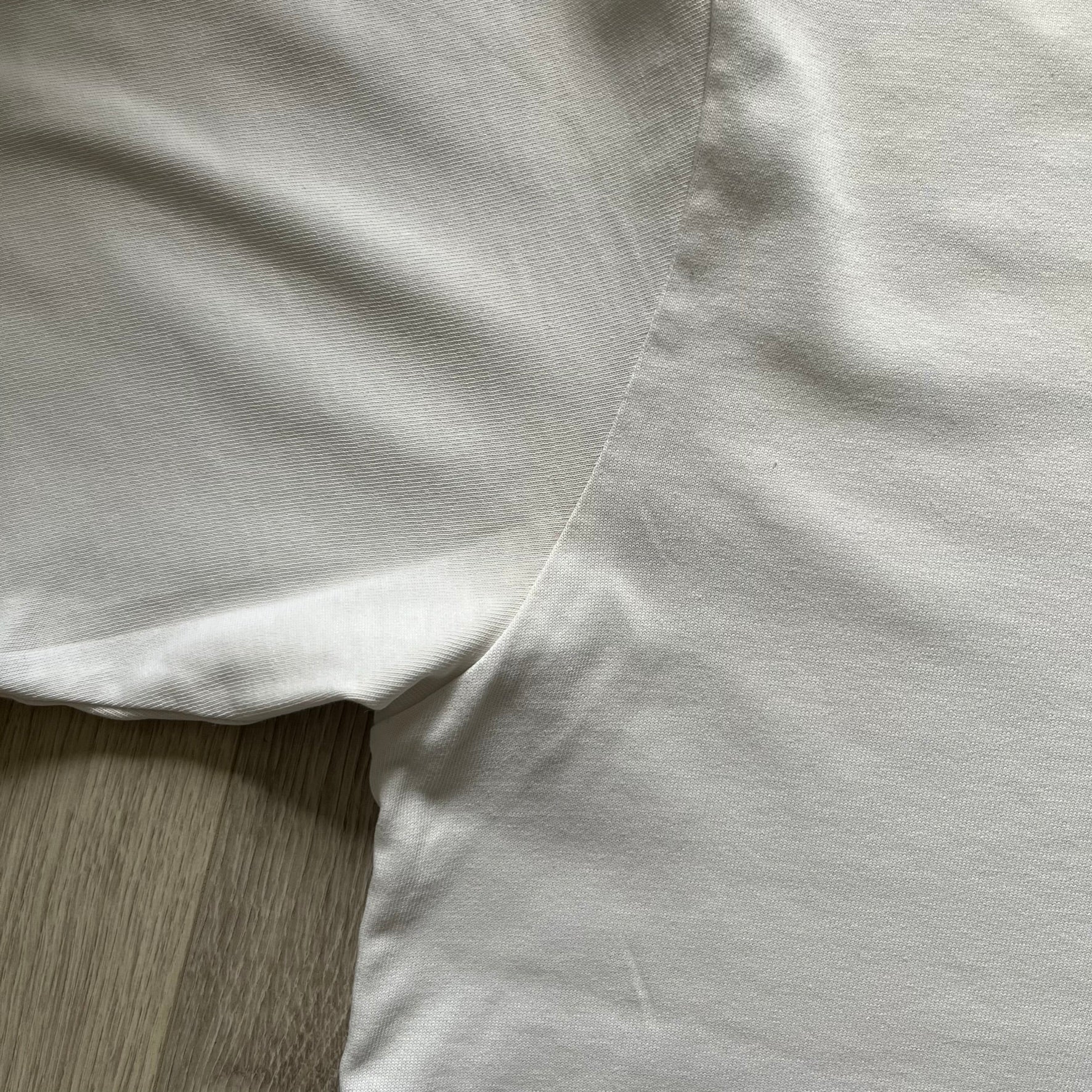 Balenciaga white copyright tee from the Autumn/Winter 2020 collection, crafted in Portugal from premium cotton. Featuring the house’s minimalist design, it’s finished with simple black “Balenciaga” text and a copyright logo on the chest. A clean and high-quality essential.