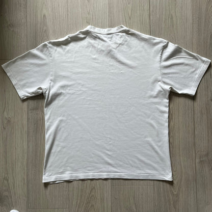 Balenciaga white copyright tee from the Autumn/Winter 2020 collection, crafted in Portugal from premium cotton. Featuring the house’s minimalist design, it’s finished with simple black “Balenciaga” text and a copyright logo on the chest. A clean and high-quality essential.