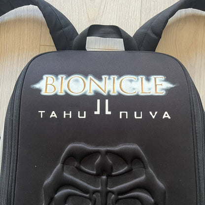  Extremely rare 2003 Bionicle Tahu Nuva backpack, produced by Kabooki for the Lego Cargo System line. The front features a large 3D molded face of Tahu Nuva, topped with a big Bionicle logo and his name underneath. Designed with one spacious main compartment and two smaller side pockets secured by velcro straps. Backpack was basically never seen online before.