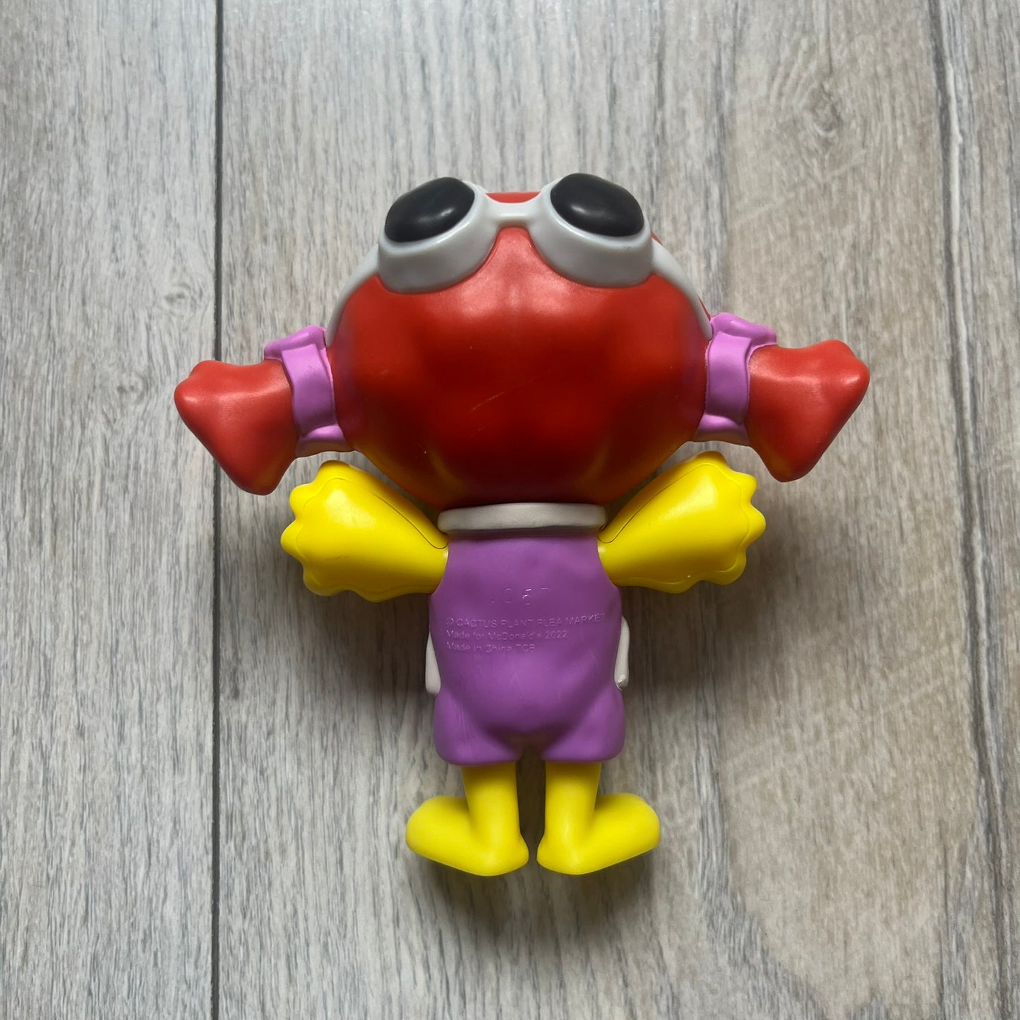 CPFM x McDonald's Birdie The Early Bird Figure from the 2022 collaboration between Cactus Plant Flea Market and McDonald’s. Features the signature yellow Bird character wearing a pruple and orange McDonald’s overalls ,with CPFM’s iconic four-eye design. Released as part of the adult Happy Meal collection in FW22, licensed on the back. Comes with the Foil bag.