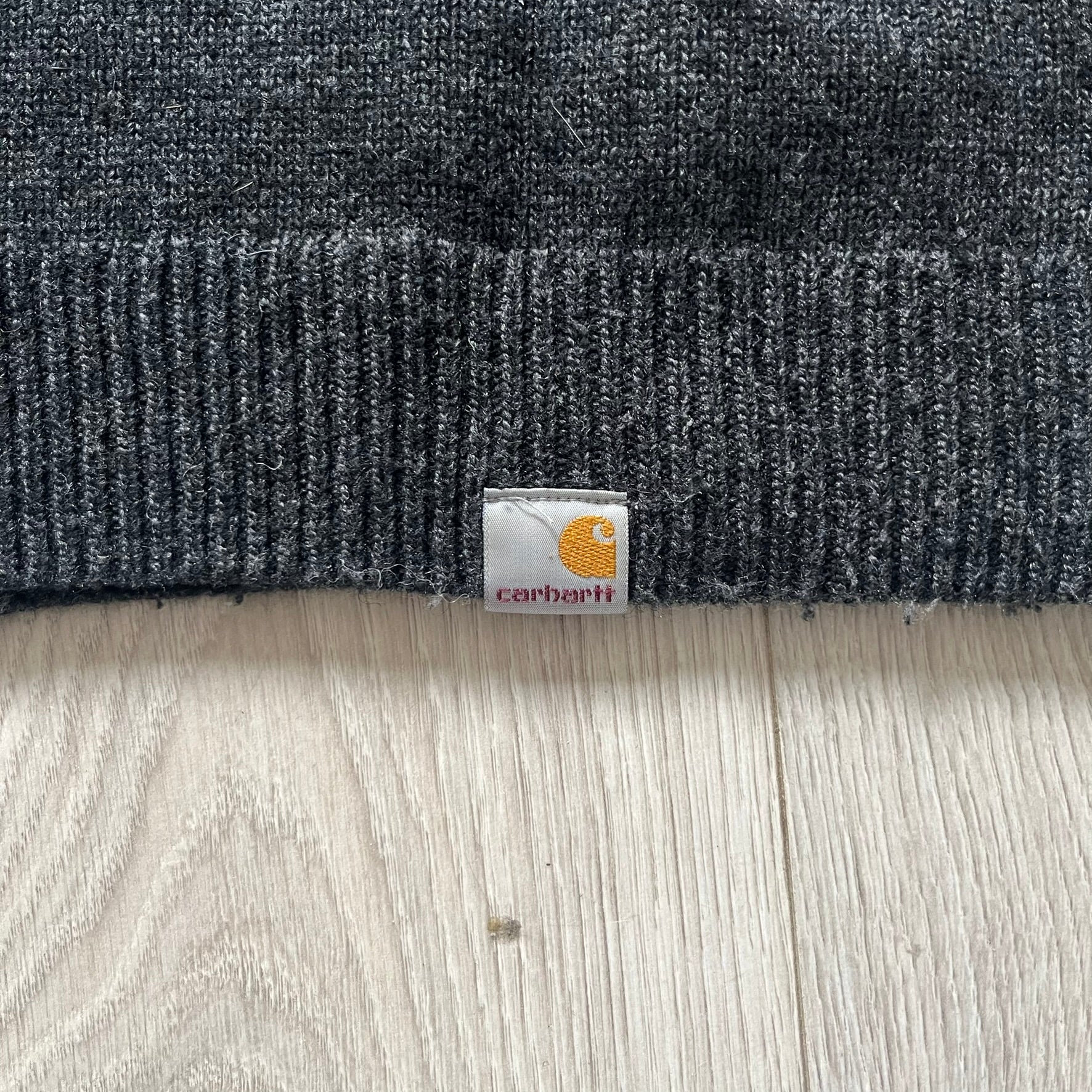 The Carhartt WIP Allen Sweater blends function and refinement in a dark gray wool–nylon knit. Midweight with ribbed details at the neck, cuffs, and hem, it ensures warmth and flexibility. A classic, durable knit that captures the minimal craftsmanship of Carhartt WIP.