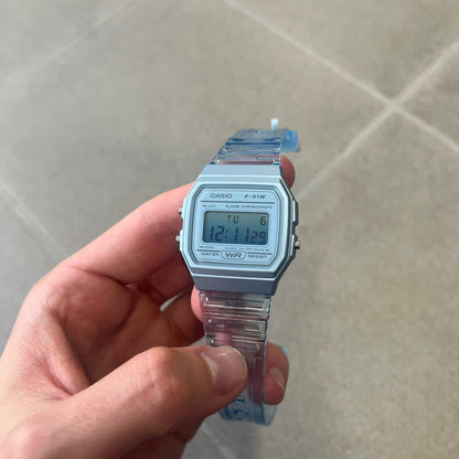 Custom Casio F-91W Blue digital watch featuring a Gradient blue filter screen. Slim 8.5 mm profile, lightweight 21 g build and flexible bio-based resin band ensure lasting comfort. Includes alarm, stopwatch, and microlight function for everyday functionality.