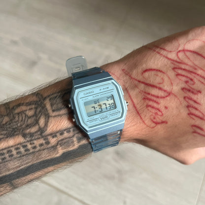 Custom Casio F-91W Blue digital watch featuring a Argentina Flag filter screen. Slim 8.5 mm profile, lightweight 21 g build and flexible bio-based resin band ensure lasting comfort. Includes alarm, stopwatch, and microlight function for everyday functionality.